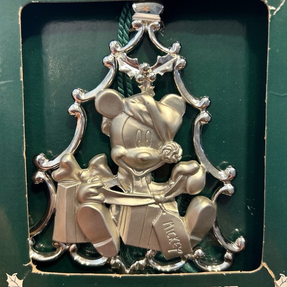 Disney's Christmas Collection - Mickey & Minnie Silvertone Ornament - Picture 4 of 5